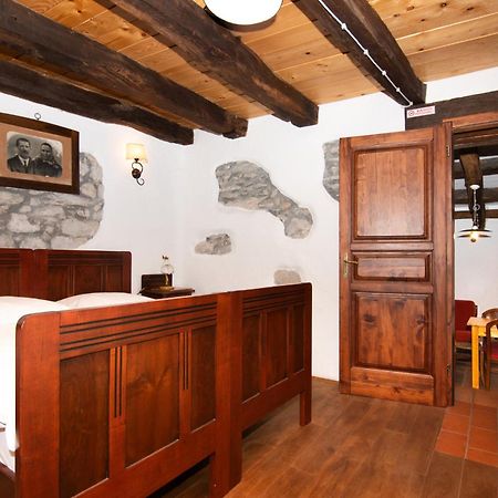 Apartments Valentinus 1800 Sezana Luaran gambar
