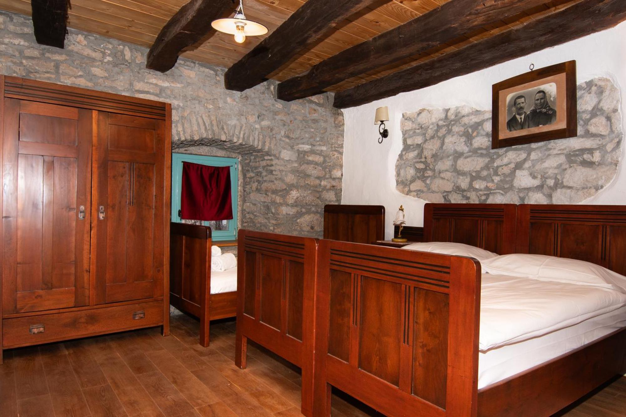 Apartments Valentinus 1800 Sezana Luaran gambar