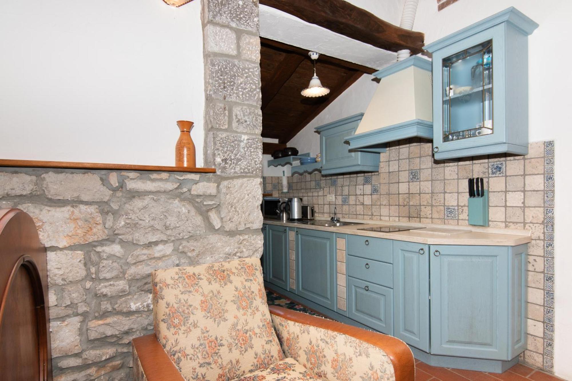 Apartments Valentinus 1800 Sezana Luaran gambar