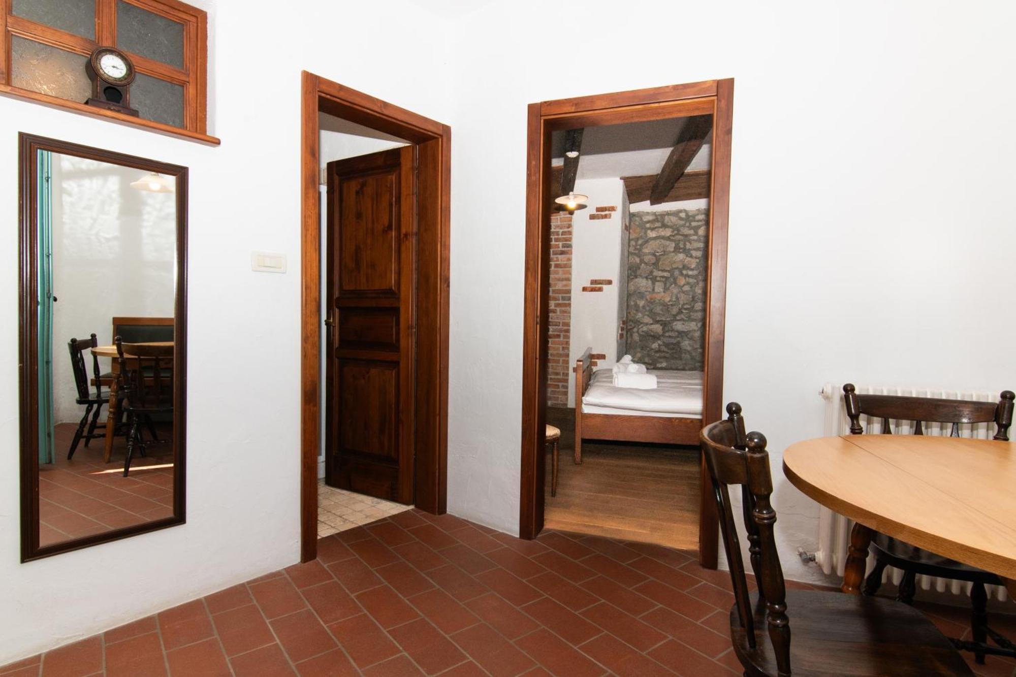 Apartments Valentinus 1800 Sezana Luaran gambar