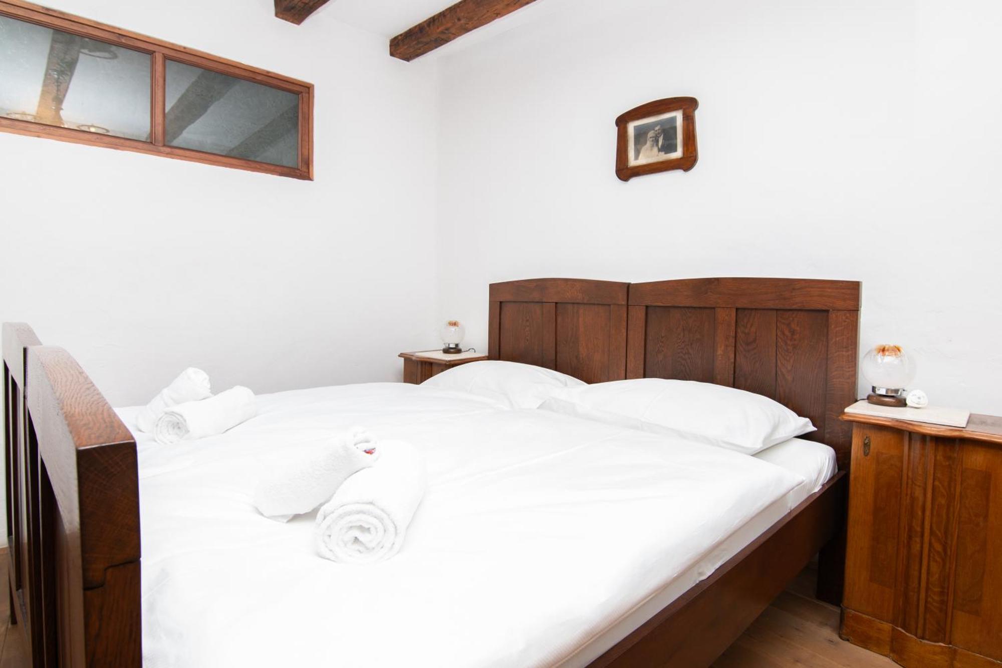 Apartments Valentinus 1800 Sezana Luaran gambar