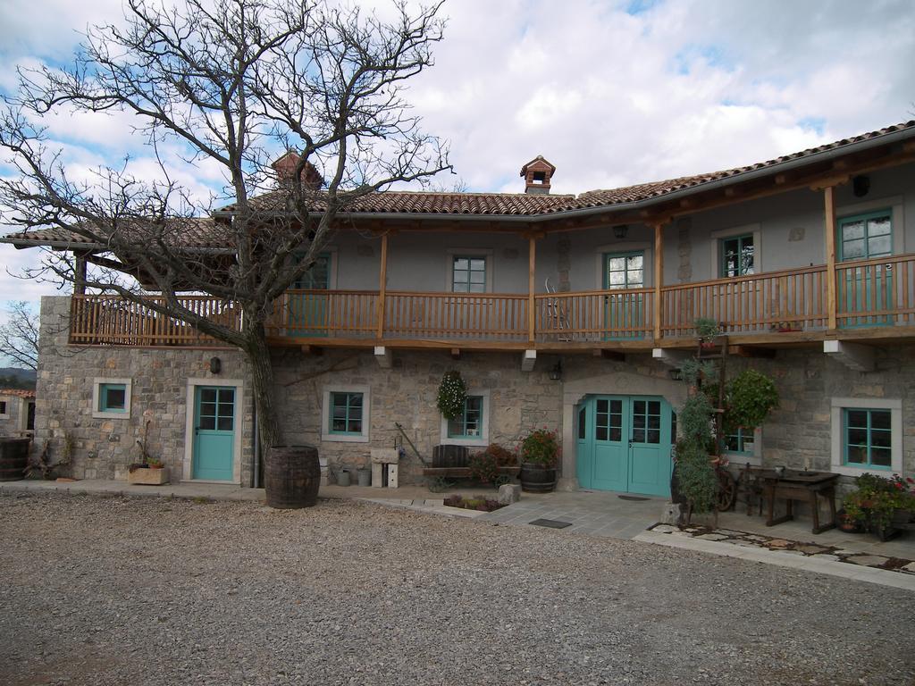 Apartments Valentinus 1800 Sezana Luaran gambar