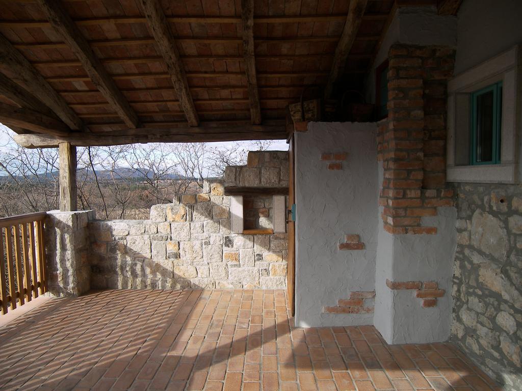 Apartments Valentinus 1800 Sezana Luaran gambar