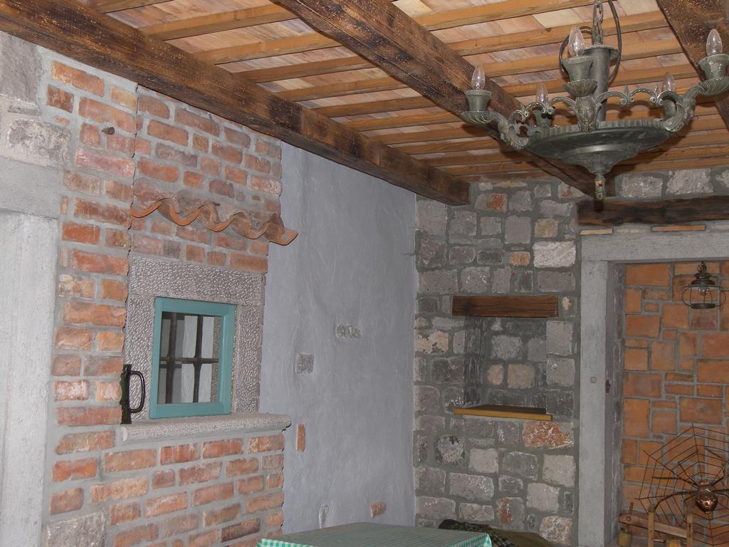 Apartments Valentinus 1800 Sezana Luaran gambar
